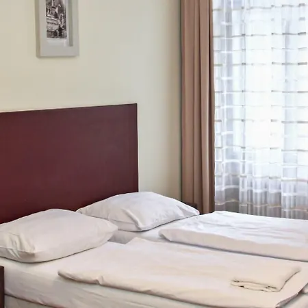 Riverbank-4 * Praha